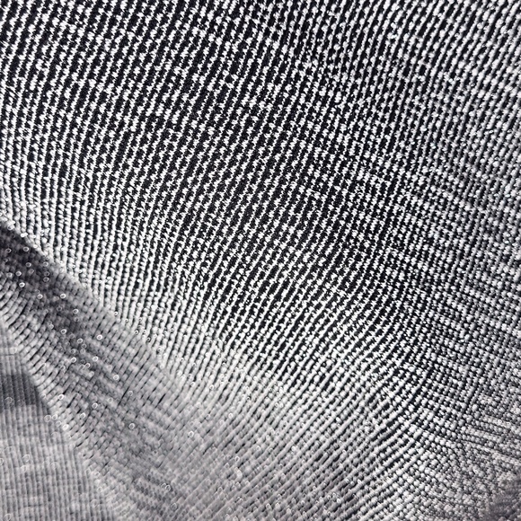 Lululemon Athletica Charcoal/Silver Long Sleeve Top. Size 8 - Picture 8 of 12